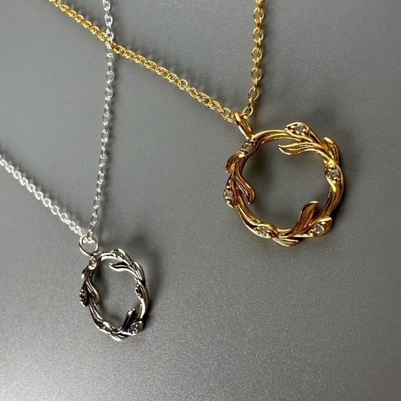 14k Gold Sterling Silver Round Wreath Pedant Necklace - Picture 13 of 17